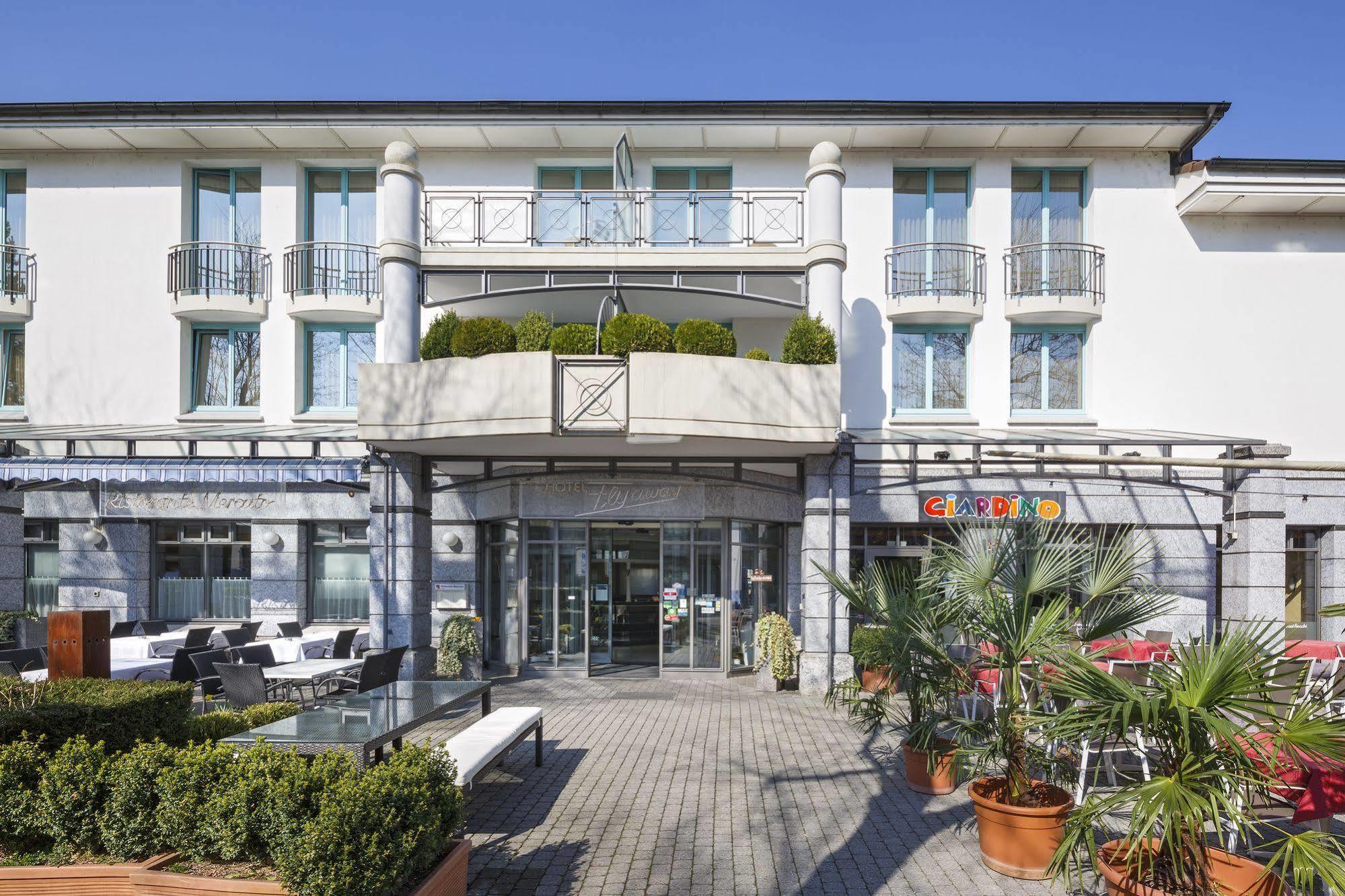 Hotel Fly Away Клотен Екстер'єр фото